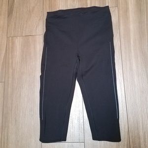 Like new Lululemon crop leggings!!